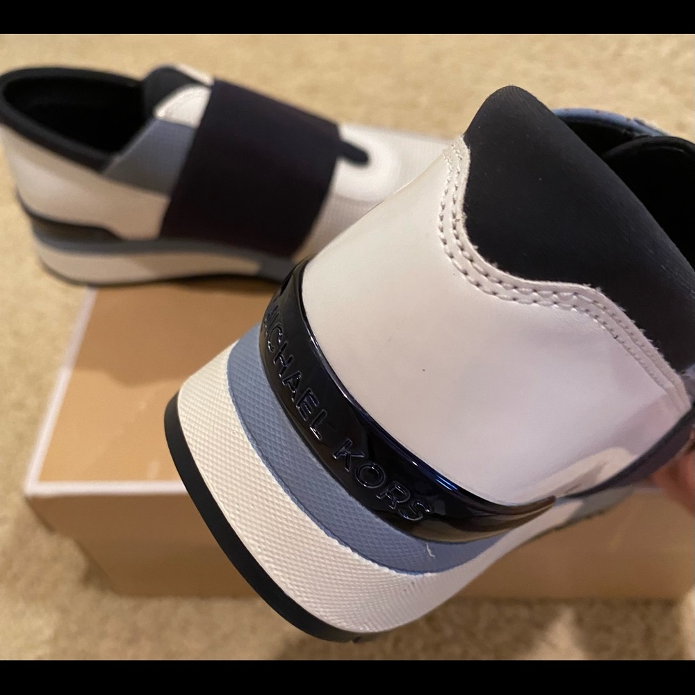 Shoes - Picture 6 of 8